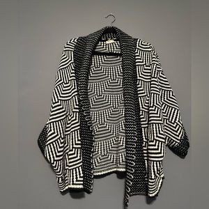 Everly geometric black and white bat wing cardigan sweater size S small